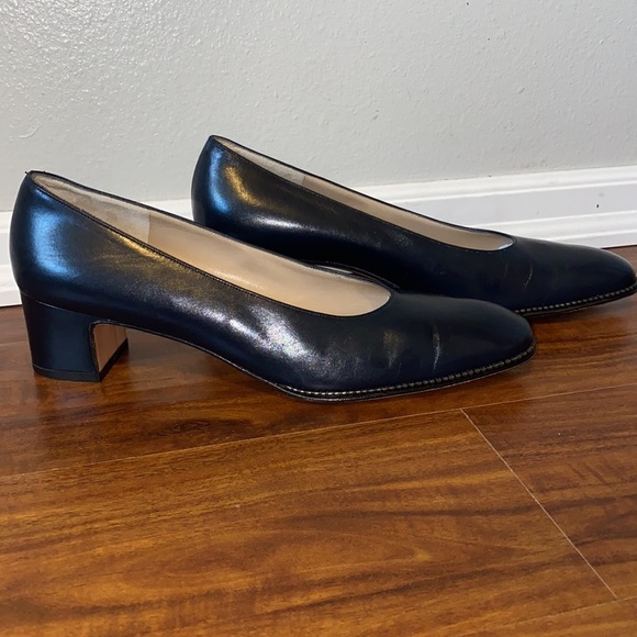 Salvatore Ferragamo Women’s Block Heels Navy Blue Detail Around Toe Size 9.5 - Picture 2 of 9
